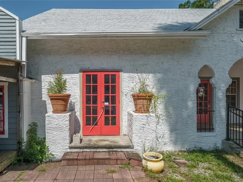 Distinctive Commercial Property in Historic Uptown Mount Dora with Flexible Layout