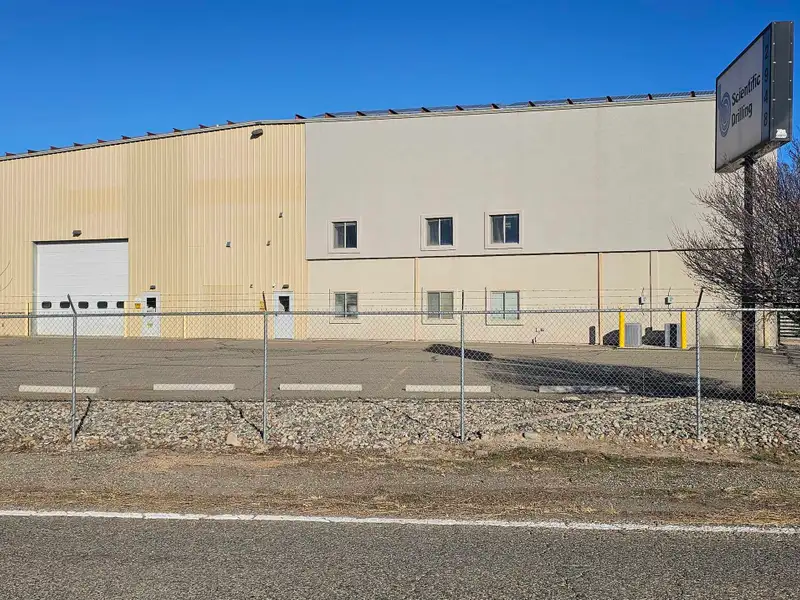 Industrial Complex with Three Buildings on 3.5 Acres Near I-70b