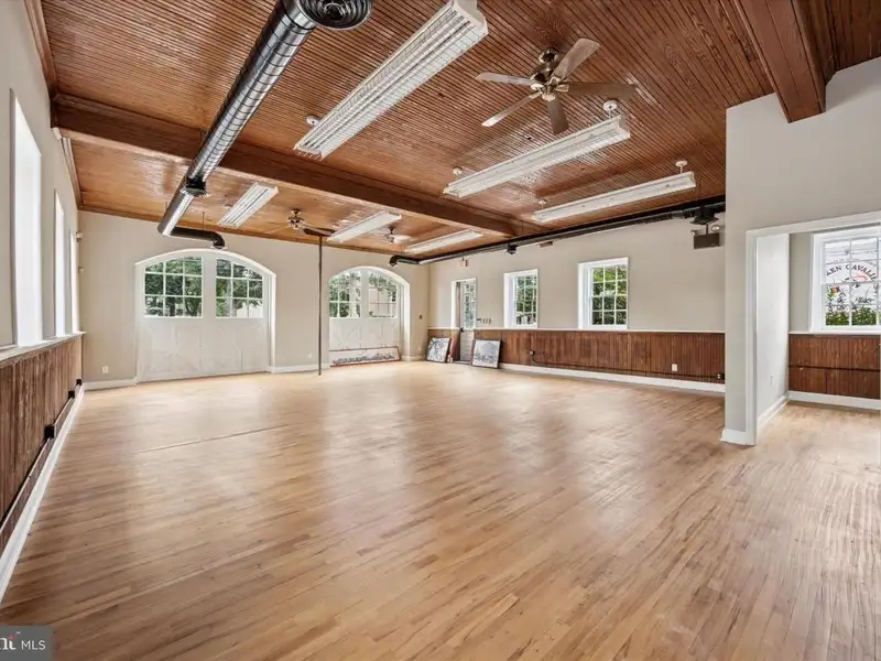 Historic 1906 Commercial Property in Bristol Borough with Versatile Layout and Prime Location