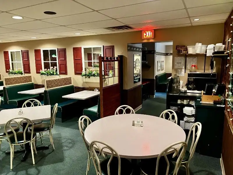 Established Supper Club with Apartment in Berlin - 50 Years of Community Legacy