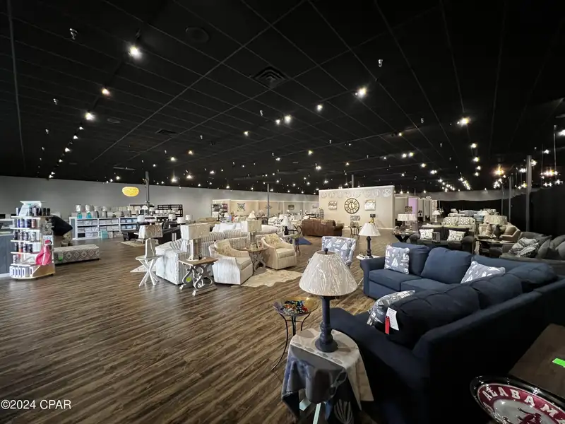 Prime Commercial Lease Opportunity in Bay County - 77,596 Sf Building with Flexible Uses