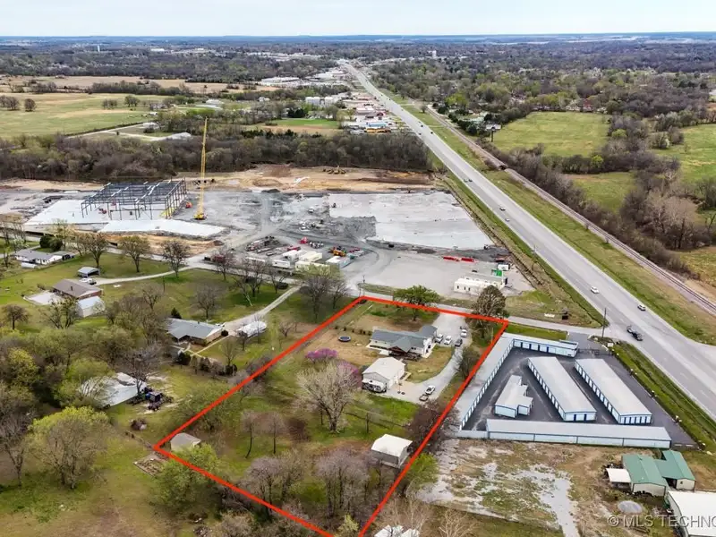 Commercial Property with House and Shops on 2 Acres in Coweta Near Casino