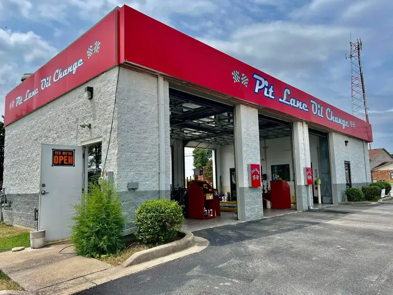 High-traffic B-3 Zoned Commercial Property on Lexington Rd. with Automotive Facility