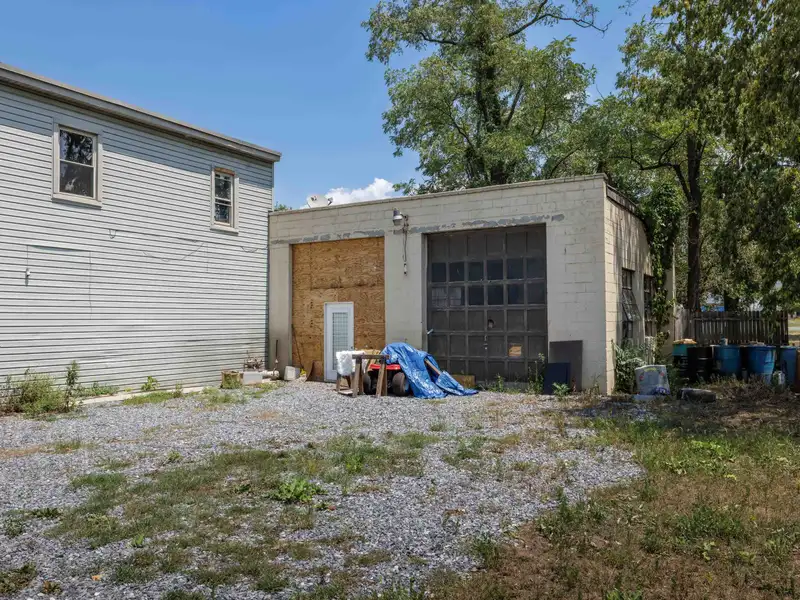 Mixed-use Property in Elkton: Antique Store with 3-bedroom Apartment and Ample Parking