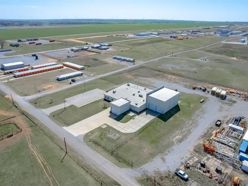 17,000 Sq Ft Versatile Industrial Facility on 402 Acres Near Oklahoma City