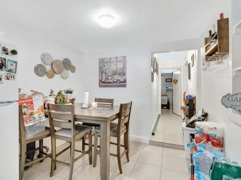 Well-maintained 6-unit Multifamily Property in South Florida with Value-add Potential