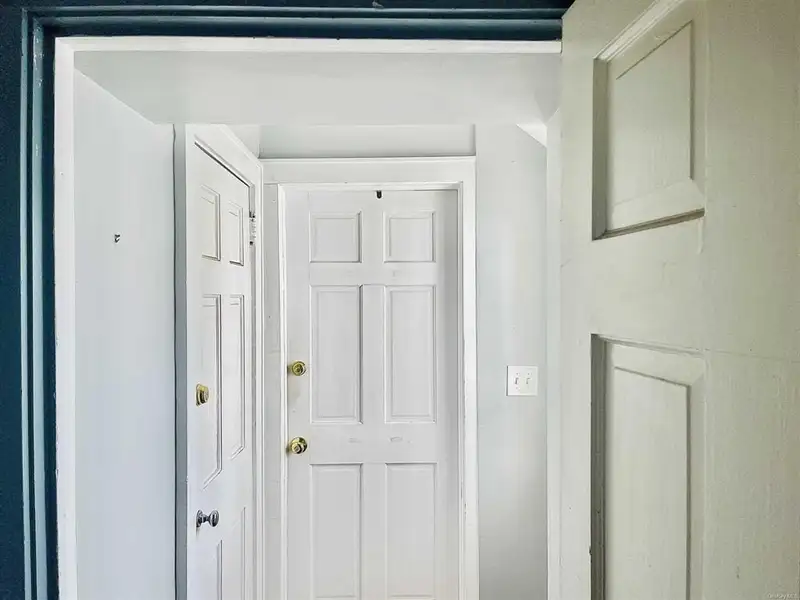 Cozy Office/studio Space in Pleasant Valley with Private Bathroom and Storage