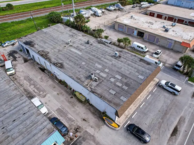 Versatile 2,700 Sf Flex/industrial Condo Units in Jupiter's Industrial Corridor