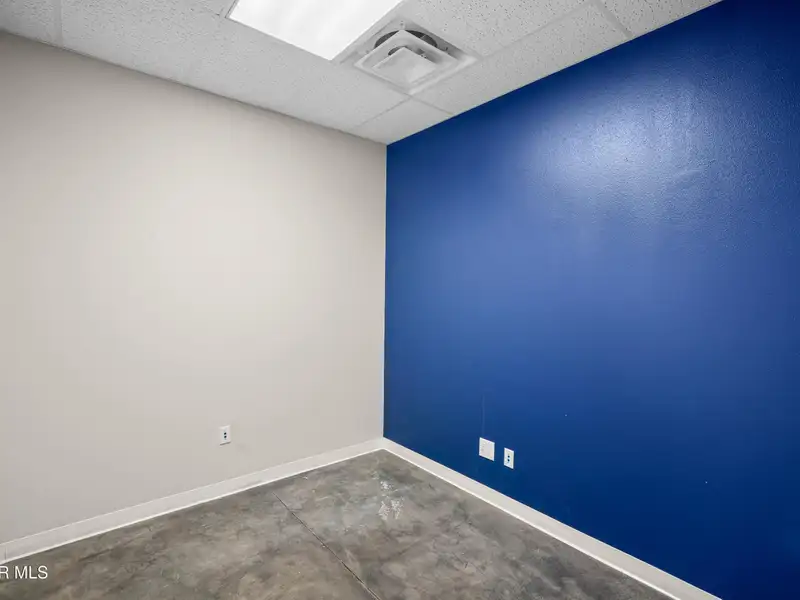 2,750 Sq Ft Office Space for Rent in Established Shopping Center Near Montwood and Yarbrough
