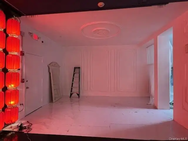 Ground Floor 1300 Sqft Commercial Studio in Floral Park Village