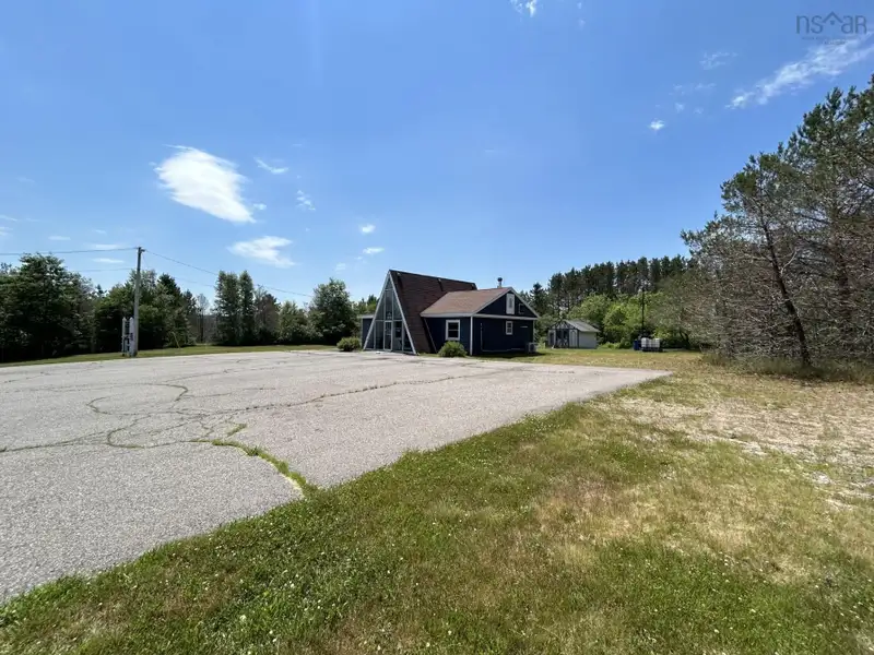 Commercial Restaurant on 1.13 Acres with General Basic Zoning in New Ross, Ns