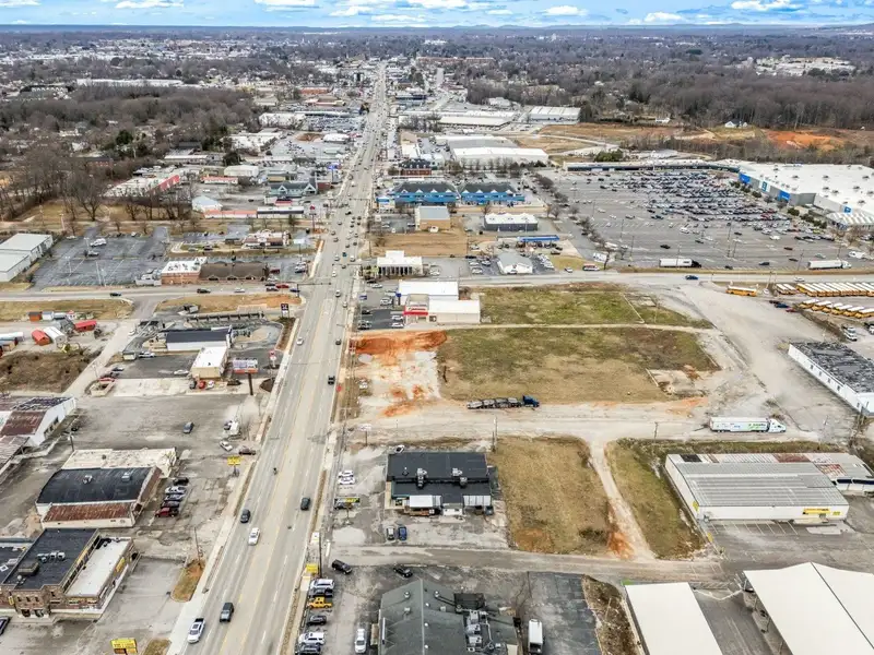 Commercial Building in High Traffic Area Near I-40 Exit 287 - 3657 Sq Ft