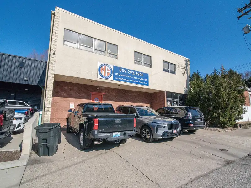 Versatile 10,000 Sq Ft Warehouse and Office Space in Prime Location