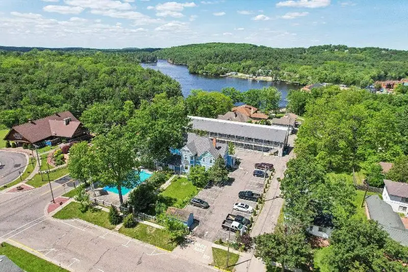 Historic Inn with Guest Suites and Motel Units in Wisconsin Dells