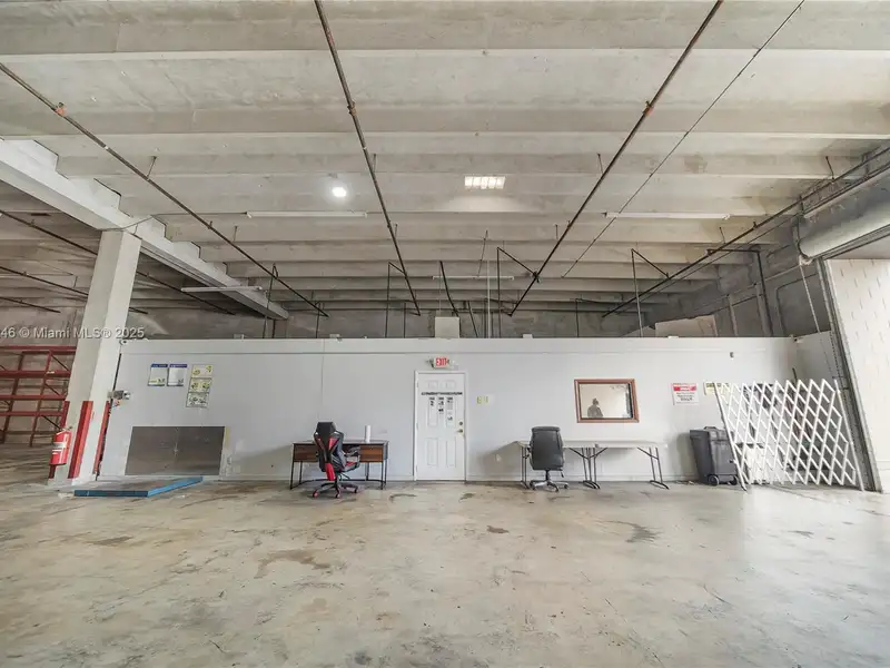 Commercial Property in Doral - Prime Location Near Miami International Airport and Amenities