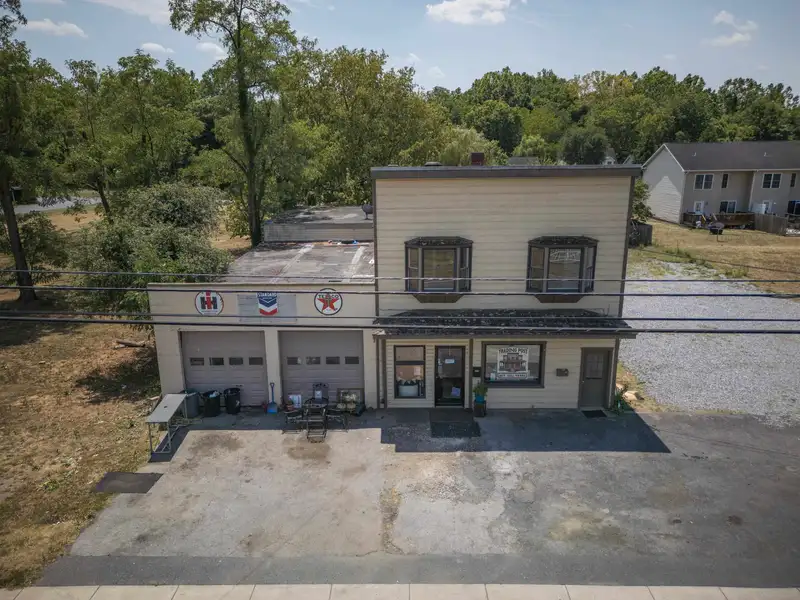 Mixed-use Property in Elkton: Antique Store with 3-bedroom Apartment and Ample Parking