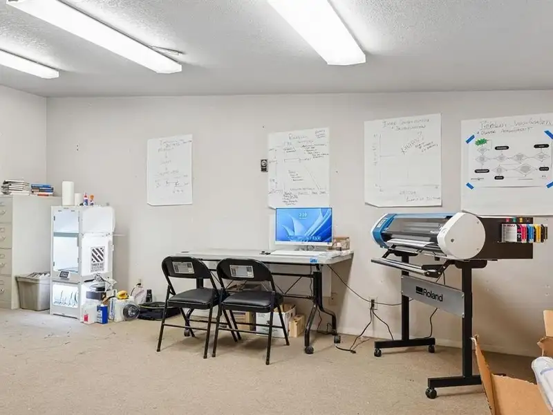 Industrial Office/warehouse Space in Bodo Park with On-site Parking and City Utilities