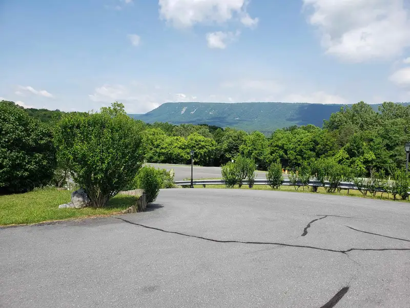 Versatile Retail Gift Shop and Cottages on 7.95 Acres with Mountain Views