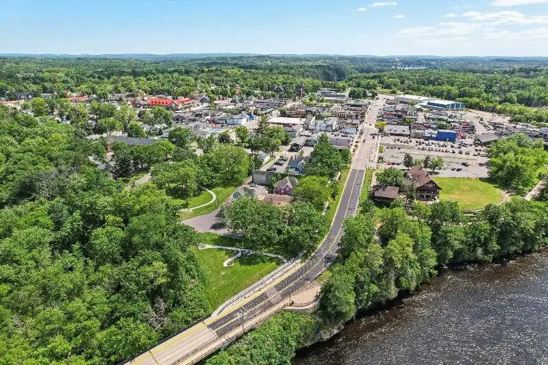 Turnkey B&b and Event Center in Wisconsin Dells with 17 Guest Suites