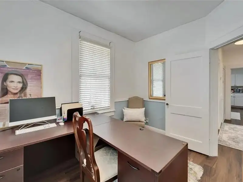 Office Suites in Hyde Park with Conference Rooms and Ample Parking