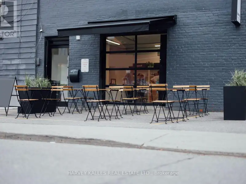 Renovated Boutique Corner Unit at Spadina & Nassau, Near Kensington Market and U of T