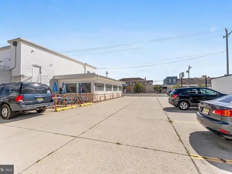 Turnkey Restaurant with Outdoor Dining and Apartment in Wildwood Crest Business District