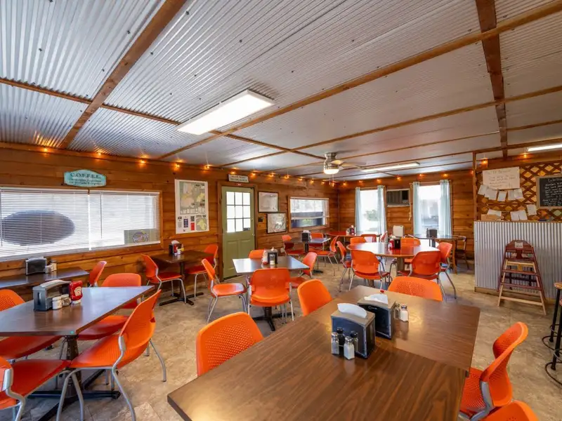 Commercial Restaurant on 3.4 Acres in Parsons, Tn with Highway Frontage and Modern Amenities
