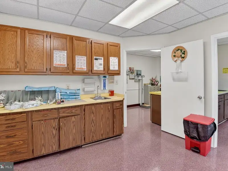 Affordable Office Suites Near Joint Base Andrews - Dual Suites with Separate Entrances