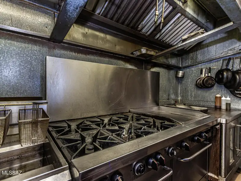 Commercial Building in Sonoita with Equipped Kitchen and Solar Panels