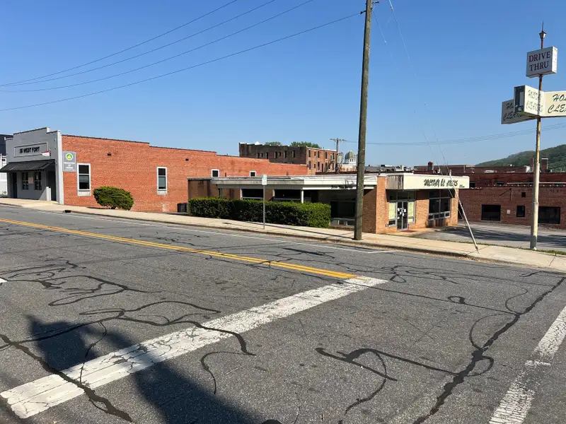 Downtown Marion Corner Commercial Space with High Visibility and Onsite Parking