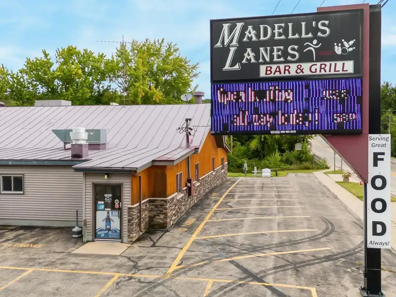 Mixed-use Commercial Property with Bowling Alley, Bar, Restaurant, and Apartments in Poy Sippi