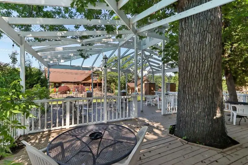 Historic Inn with Guest Suites and Motel Units in Wisconsin Dells