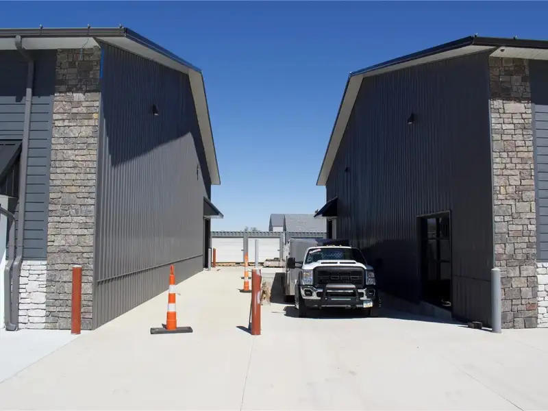 Prime Contractor Bay for Lease at Hwy 13 and Mt. Vernon Rd Se, 2,700-5,400 Sqft