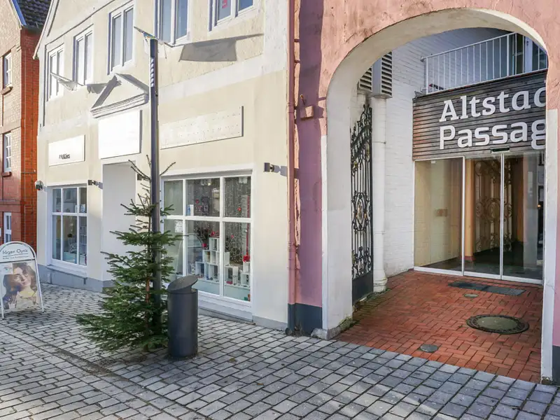 Commercial Space in Rendsburg City Center - Versatile 30.73 M² Unit in Altstadtpassage
