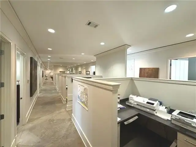 Class a Office Building for Sale or Lease in Prime Highway Commercial Location