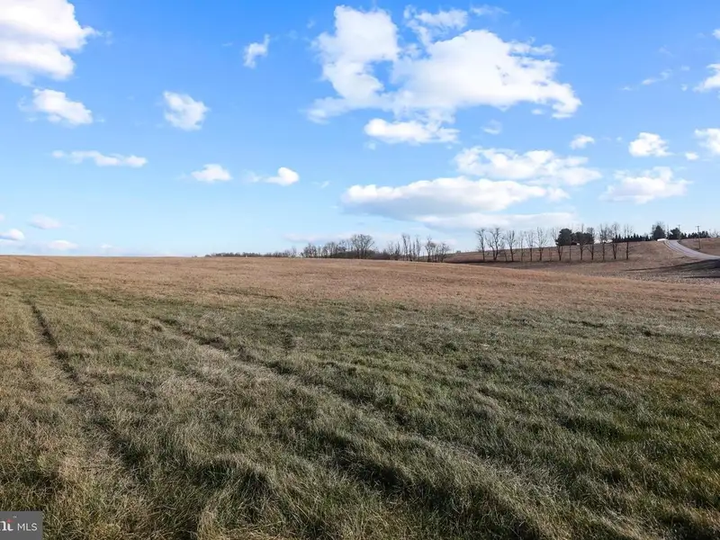 Baublitz Commercial Airport: 10 Acres with Hangars and Income Opportunities in York County, Pa