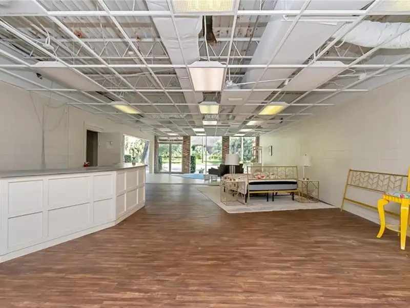 Prime Commercial Space with Dual Storefronts in Midtown, Mobile