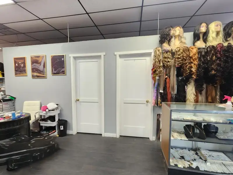 Retail/salon Space in High-traffic Center Near North Ave Walmart