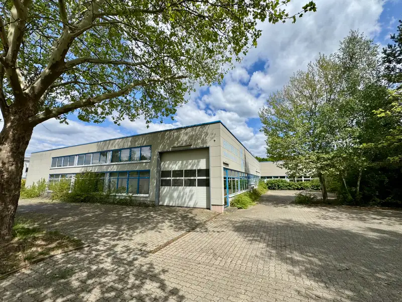 Versatile Commercial Property for Sale: 6,604 M² with Production Halls and Office Space