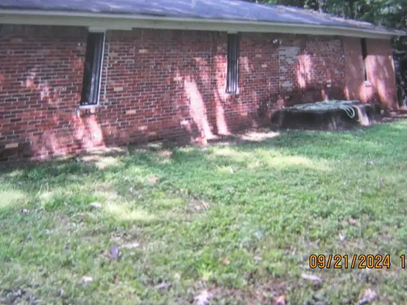 Starter Church with Amenities and Street Frontage on N. Quail Hollow