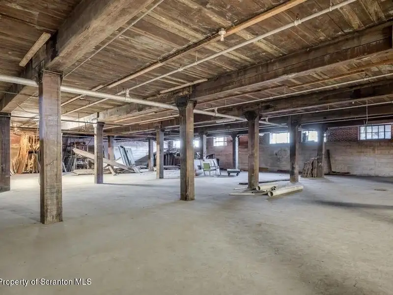 Four-story Commercial Property with Elevator Access and Basement in Prime Location