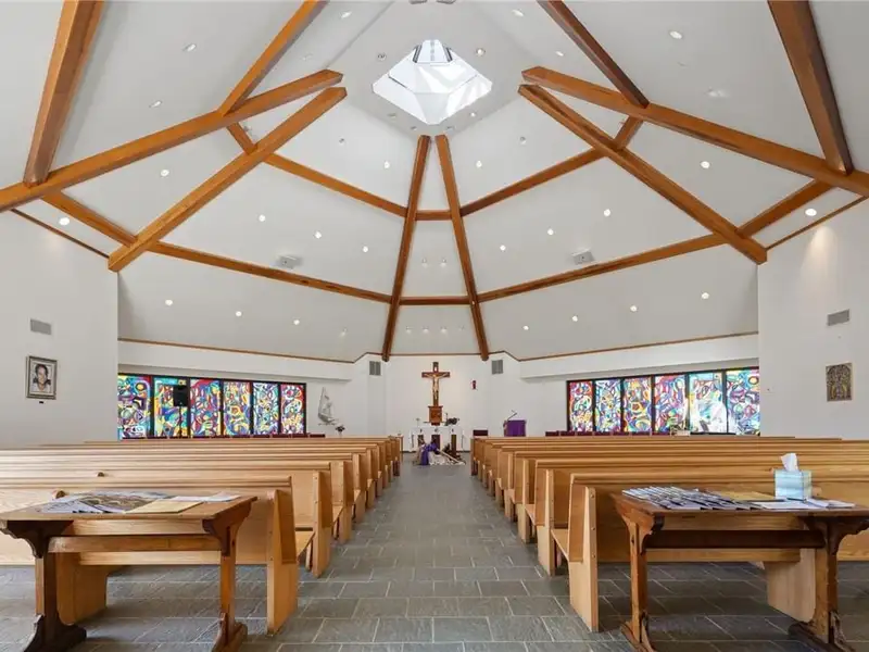 Versatile 75-acre Retreat Center in Hyde Park with Multiple Buildings and Amenities