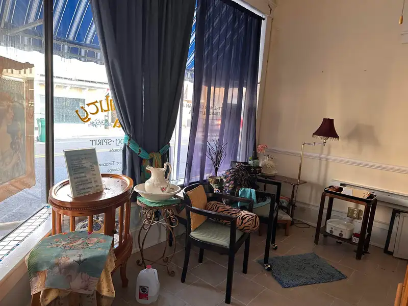 Historic Commercial Storefront in Downtown Broadway, Va – Versatile Space with High Visibility