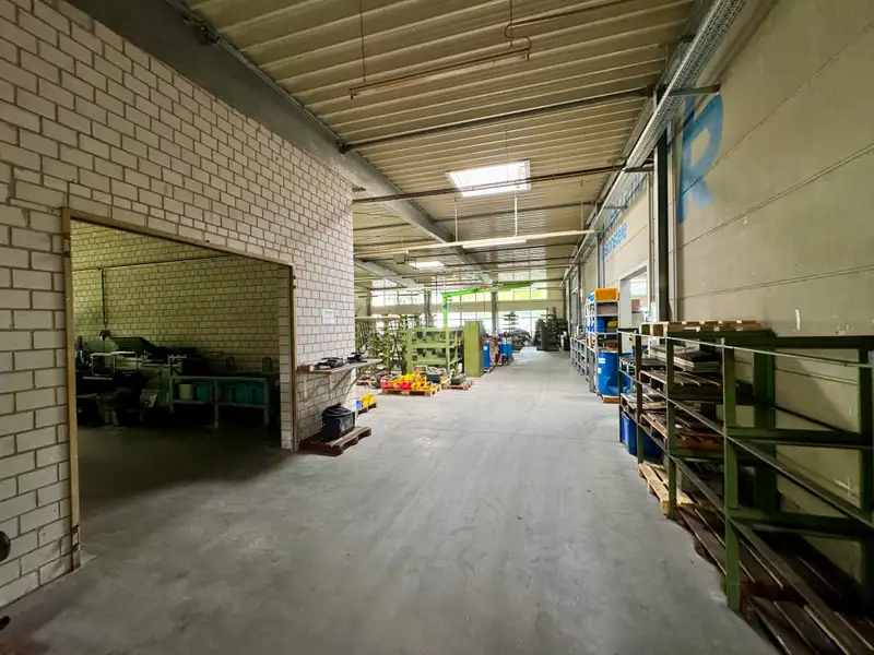Versatile Commercial Property for Sale: 6,604 M² with Production Halls and Office Space
