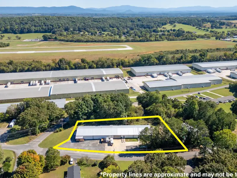 3,600 Sq Ft Commercial/industrial Unit for Lease with Offices and Large Work Area