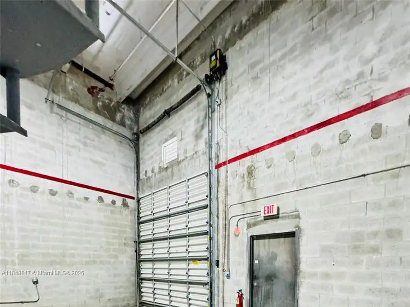 Corner Unit Warehouse with Showroom and Mezzanine in Prime Industrial Location
