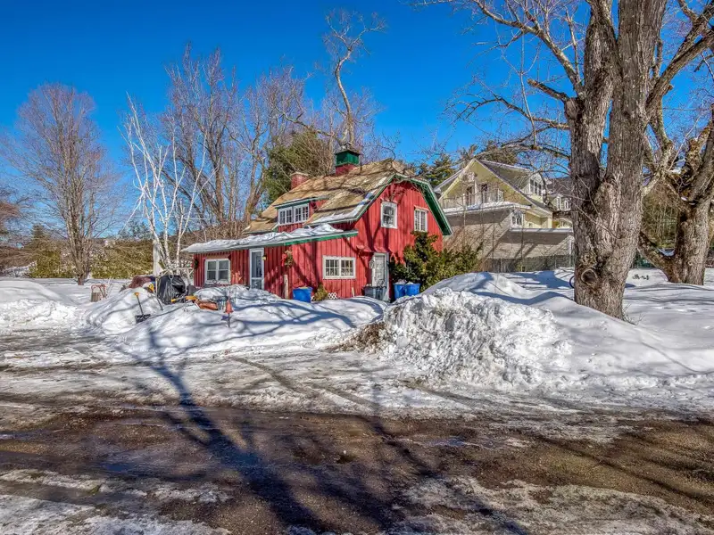 Multi-use Property with Restaurant, Brewery, and Guest Rooms Near Mt. Washington