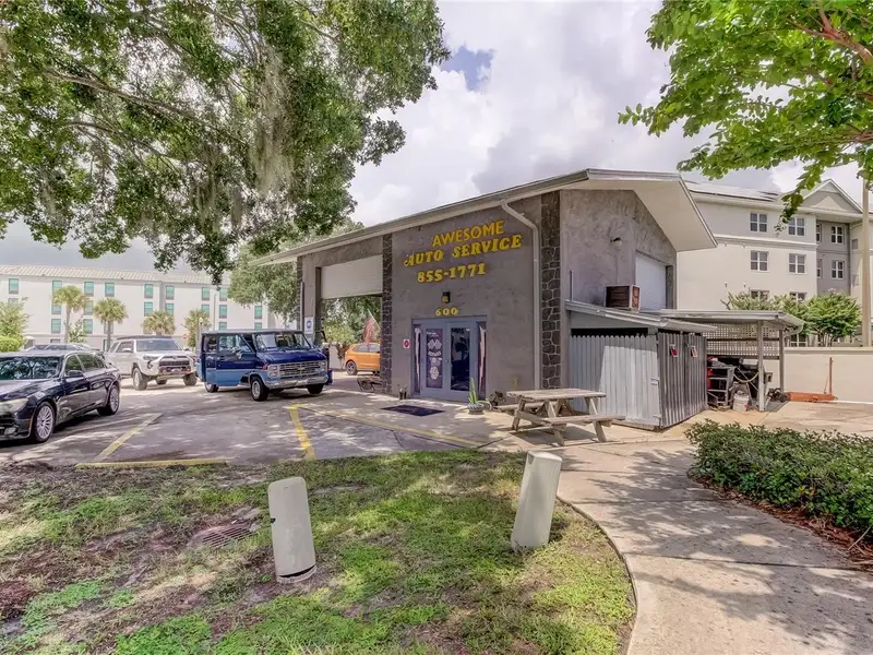 Auto Repair Shop for Sale in Established Oldsmar Location with Equipment and Storage