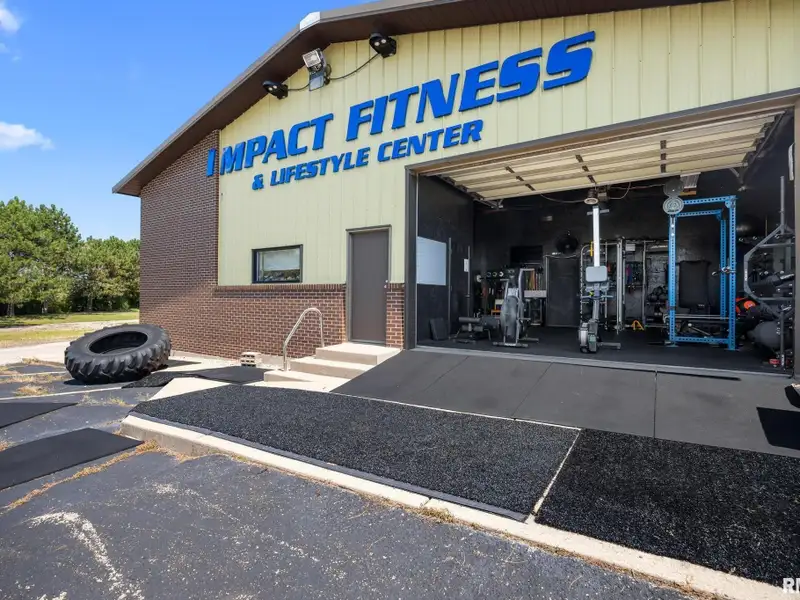 Turnkey Commercial Fitness Facility with Strong Membership Base in Prime Location