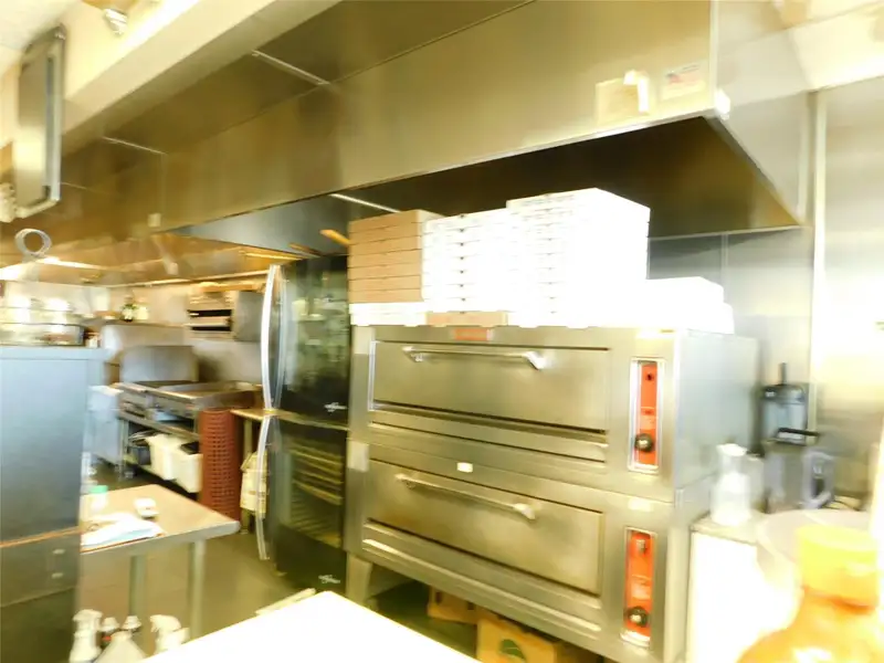 Turnkey Pizza Restaurant for Sale in High-traffic Location with Essential Equipment Included